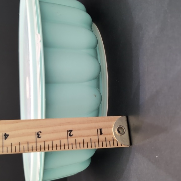Tupperware Mint Green Jello Mold Bowl with Lid. - Picture 10 of 10